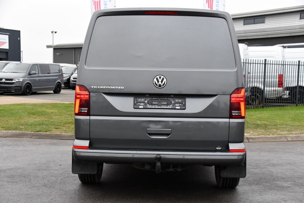 Volkswagen Transporter 2.0 TDI L2H1 DC Highline Adaptieve Cruise, Camera, Carplay, LED, 150pk, Automaat, Multimedia, Trekhaak, Uniek!