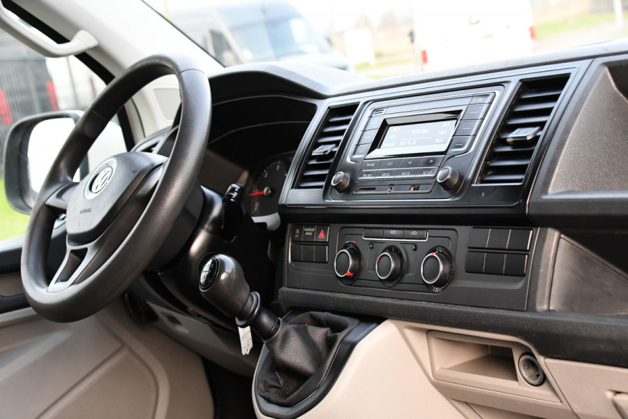 Volkswagen Transporter 2.0 TDI L2H1 DC Edition Cruise, Sensoren, Trekhaak, Airco, 85pk, Radio, Direct leverbaar!