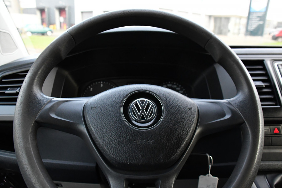 Volkswagen Transporter 2.0 TDI L2H1 DC Edition Cruise, Sensoren, Trekhaak, Airco, 85pk, Radio, Direct leverbaar!