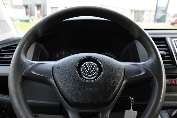 Volkswagen Transporter 2.0 TDI L2H1 DC Edition Cruise, Sensoren, Trekhaak, Airco, 85pk, Radio, Direct leverbaar!