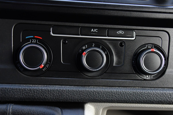 Volkswagen Transporter 2.0 TDI L2H1 DC Edition Cruise, Sensoren, Trekhaak, Airco, 85pk, Radio, Direct leverbaar!