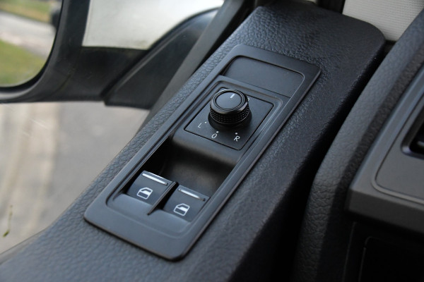 Volkswagen Transporter 2.0 TDI L2H1 DC Edition Cruise, Sensoren, Trekhaak, Airco, 85pk, Radio, Direct leverbaar!