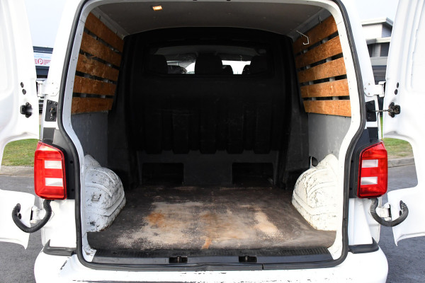 Volkswagen Transporter 2.0 TDI L2H1 DC Edition Cruise, Sensoren, Trekhaak, Airco, 85pk, Radio, Direct leverbaar!