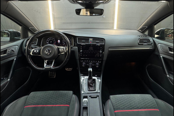 Volkswagen Golf 2.0 TSI GTI Performance Pano|Dynaudio|DCC|Dodehoek|ACC|Lane Assist|Camera|ParkPilot|Standkachel|Sfeer|Stoelver