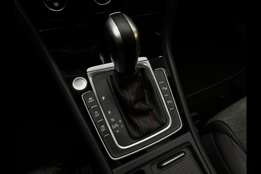 Volkswagen Golf 2.0 TSI GTI Performance Pano|Dynaudio|DCC|Dodehoek|ACC|Lane Assist|Camera|ParkPilot|Standkachel|Sfeer|Stoelver