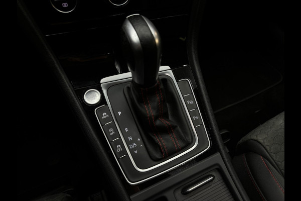 Volkswagen Golf 2.0 TSI GTI Performance Pano|Dynaudio|DCC|Dodehoek|ACC|Lane Assist|Camera|ParkPilot|Standkachel|Sfeer|Stoelver