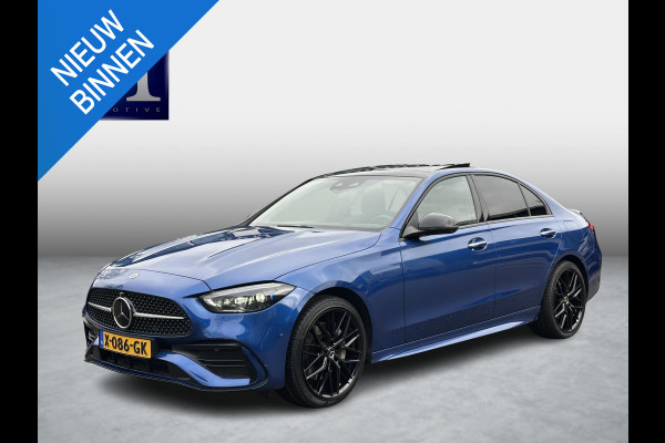 Mercedes-Benz C-Klasse 300 e AMG Line VAN: €45.900,- VOOR: €42.877,- UW EINDEJAARSVOORDEEL: €3.023,- SUPER COMPLEET| PANO| ELEK. TREKHAAK. | ELEK. ACHTERKLEP| ELEK. STOELEN| ADAPTIVE CRUISE|