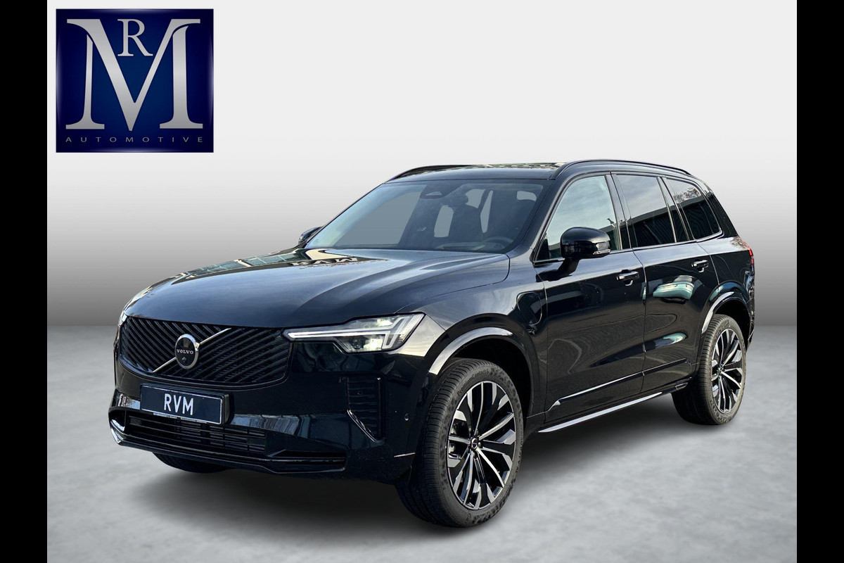 Volvo XC90 2.0 T8 Plug-in hybrid AWD Plus Dark VAN: 82.900,- VOOR 78.440,- UW EINDEJAARSVOORDEEL: 4.460,- | NIEUWE AUTO (NIEUWPRIJS 95000,- EURO) MET 1000KM| VOL OPTIES!|FABRIEKSGARANTIE T/M 09-2027|  PANO| MEM. STOELEN| STOEL/ STUURVERW.| 360 CAMERA| DODE HOEK | ACHTERBANK VERWARMD|