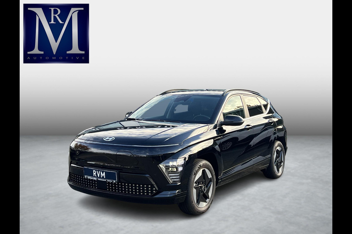 Hyundai Kona Elektro 160 kW 65 ,4 kWh VAN: €34.900,- VOOR: €31.877,- UW EINDEJAARSVOORDEEL: €3.023| 65 ,4kWh 3-Fase Lader | Dealeronderhouden | Fabrieksgarantie Hyundai tot 2029 | Elektrische Achterklep | Stoel & Stuurverwarming | Afnembare Trekhaak | Rijklaar Geleverd