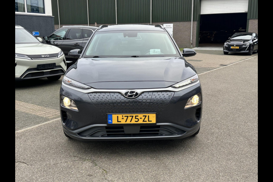 Hyundai Kona EV Fashion 64 kWh VAN: 19.900,- VOOR: 17.877,- UW EINDEJAARSVOORDEEL: 2.023,- | DEALER ONDERHOUDEN | ZEER NETTE AUTO.
