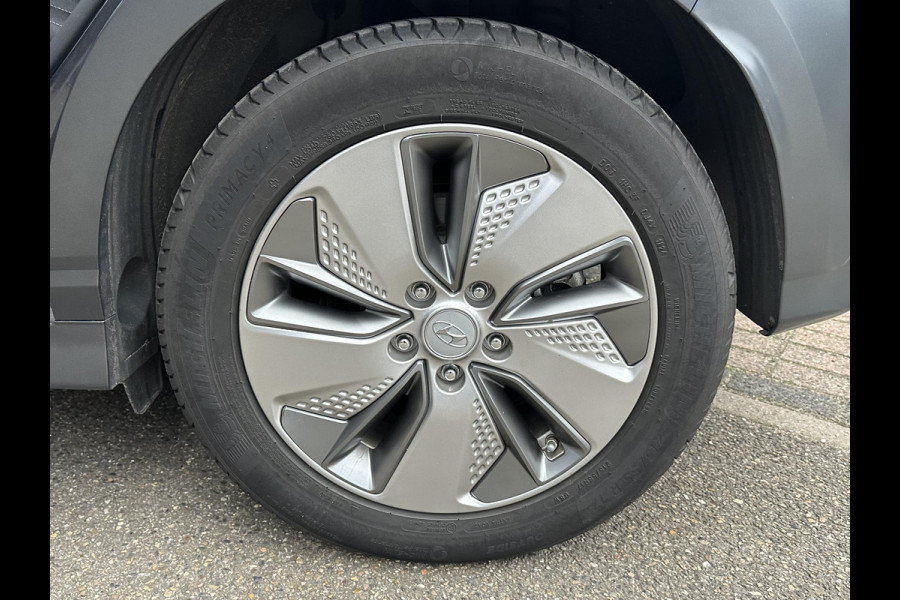 Hyundai Kona EV Fashion 64 kWh VAN: 19.900,- VOOR: 17.877,- UW EINDEJAARSVOORDEEL: 2.023,- | DEALER ONDERHOUDEN | ZEER NETTE AUTO.