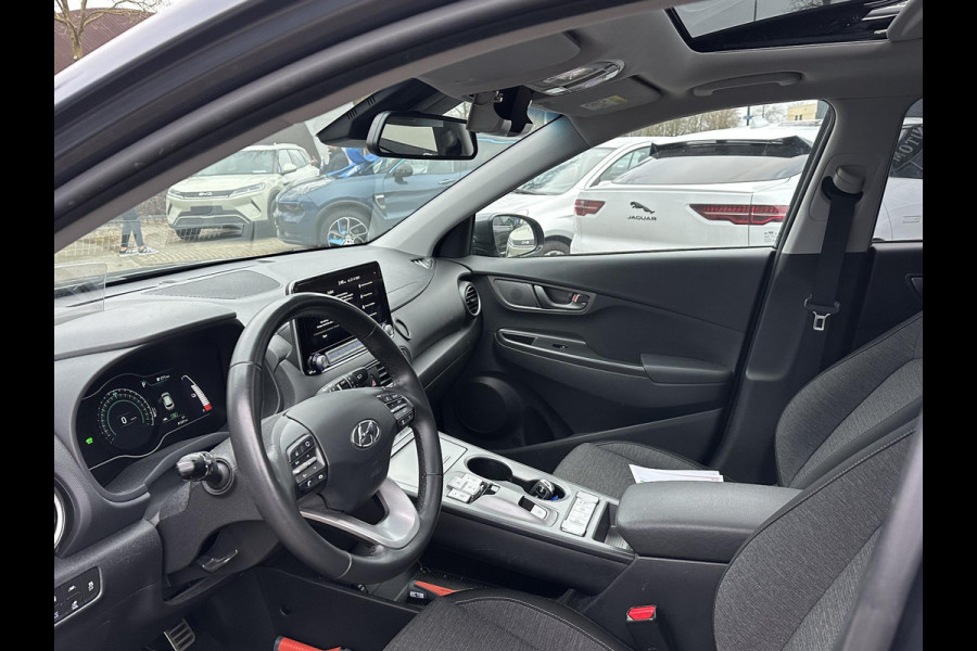 Hyundai Kona EV Fashion 64 kWh VAN: 19.900,- VOOR: 17.877,- UW EINDEJAARSVOORDEEL: 2.023,- | DEALER ONDERHOUDEN | ZEER NETTE AUTO.