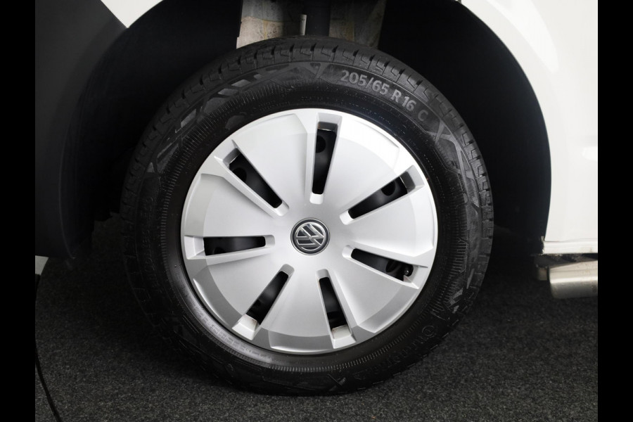 Volkswagen Transporter 2.0 TDI L2H3 28 110 pk | Verlengde garantie | Navigatie via App | Trekhaak | Parkeersensoren achter | Cruise control |