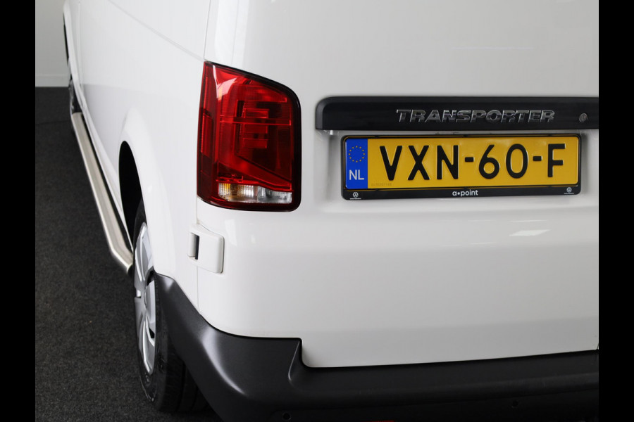 Volkswagen Transporter 2.0 TDI L2H3 28 110 pk | Verlengde garantie | Navigatie via App | Trekhaak | Parkeersensoren achter | Cruise control |