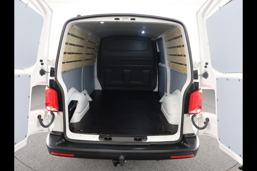 Volkswagen Transporter 2.0 TDI L2H3 28 110 pk | Verlengde garantie | Navigatie via App | Trekhaak | Parkeersensoren achter | Cruise control |