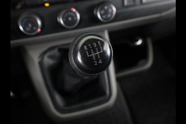 Volkswagen Transporter 2.0 TDI L2H3 28 110 pk | Verlengde garantie | Navigatie via App | Trekhaak | Parkeersensoren achter | Cruise control |