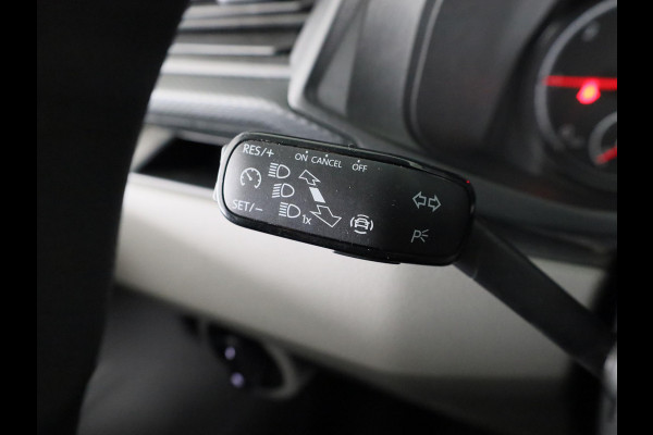 Volkswagen Transporter 2.0 TDI L2H3 28 110 pk | Verlengde garantie | Navigatie via App | Trekhaak | Parkeersensoren achter | Cruise control |