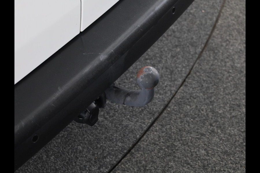 Volkswagen Transporter 2.0 TDI L2H3 28 110 pk | Verlengde garantie | Navigatie via App | Trekhaak | Parkeersensoren achter | Cruise control |