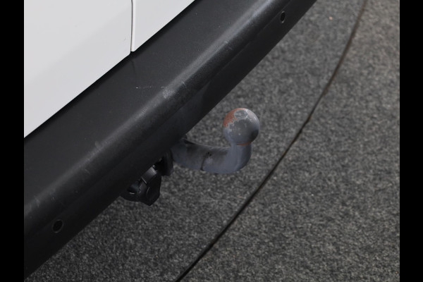 Volkswagen Transporter 2.0 TDI L2H3 28 110 pk | Verlengde garantie | Navigatie via App | Trekhaak | Parkeersensoren achter | Cruise control |