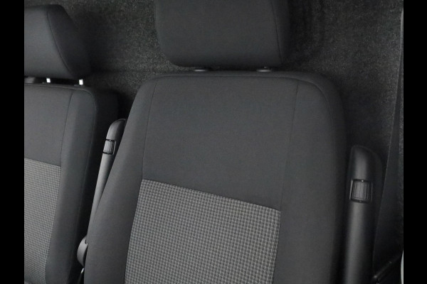 Volkswagen Transporter 2.0 TDI L2H3 28 110 pk | Verlengde garantie | Navigatie via App | Trekhaak | Parkeersensoren achter | Cruise control |