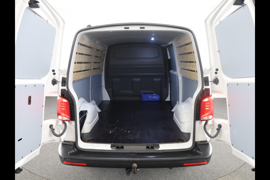 Volkswagen Transporter Bestelwagen L2 28 2.0 TDI 110 pk | Verlengde garantie | Navigatie via App | Trekhaak | Parkeersensoren achter | Cruise control |