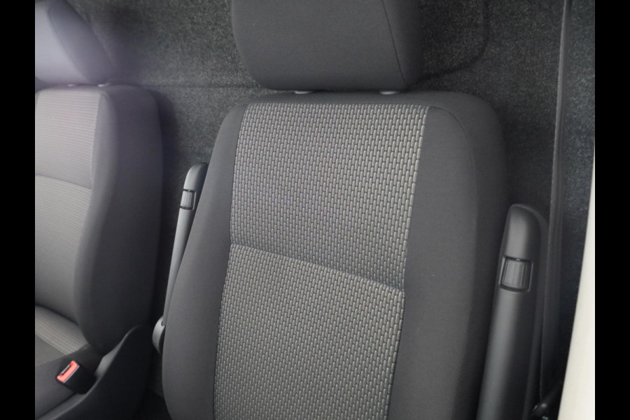 Volkswagen Transporter Bestelwagen L2 28 2.0 TDI 110 pk | Verlengde garantie | Navigatie via App | Trekhaak | Parkeersensoren achter | Cruise control |