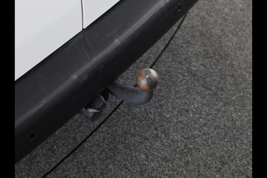 Volkswagen Transporter Bestelwagen L2 28 2.0 TDI 110 pk | Verlengde garantie | Navigatie via App | Trekhaak | Parkeersensoren achter | Cruise control |