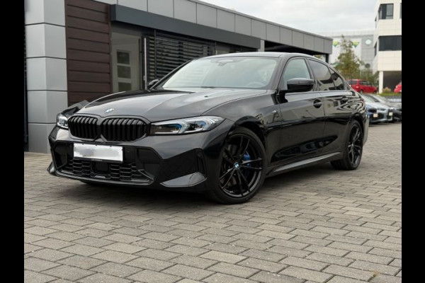 BMW 3-serie 320d xDrive M-SPORT ** ADAP. LED, NAVI+, HuD, ACC, M-REM, 19-inch LMV, H&K ** 1e EIG - UNFALLFREI - BMW GAR ** ** INFORMEER OOK NAAR ONZE AANTREKKELIJKE FINANCIAL-LEASE TARIEVEN **