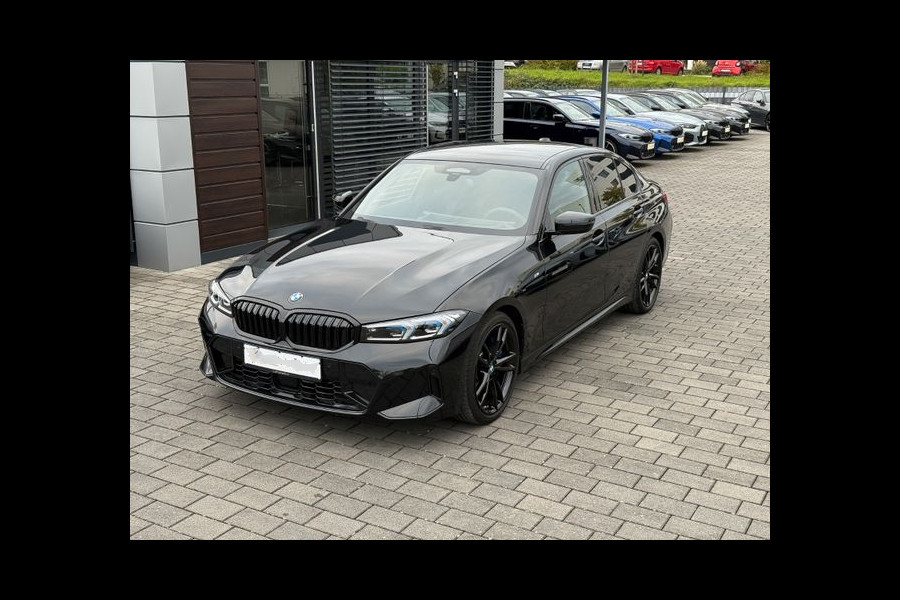 BMW 3-serie 320d xDrive M-SPORT ** ADAP. LED, NAVI+, HuD, ACC, M-REM, 19-inch LMV, H&K ** 1e EIG - UNFALLFREI - BMW GAR ** ** INFORMEER OOK NAAR ONZE AANTREKKELIJKE FINANCIAL-LEASE TARIEVEN **