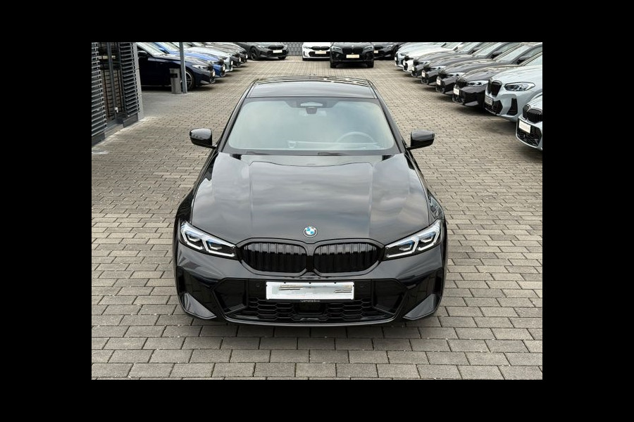 BMW 3-serie 320d xDrive M-SPORT ** ADAP. LED, NAVI+, HuD, ACC, M-REM, 19-inch LMV, H&K ** 1e EIG - UNFALLFREI - BMW GAR ** ** INFORMEER OOK NAAR ONZE AANTREKKELIJKE FINANCIAL-LEASE TARIEVEN **