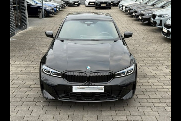 BMW 3-serie 320d xDrive M-SPORT ** ADAP. LED, NAVI+, HuD, ACC, M-REM, 19-inch LMV, H&K ** 1e EIG - UNFALLFREI - BMW GAR ** ** INFORMEER OOK NAAR ONZE AANTREKKELIJKE FINANCIAL-LEASE TARIEVEN **