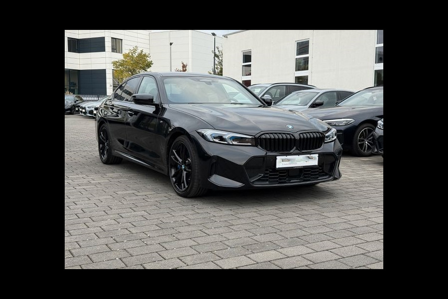 BMW 3-serie 320d xDrive M-SPORT ** ADAP. LED, NAVI+, HuD, ACC, M-REM, 19-inch LMV, H&K ** 1e EIG - UNFALLFREI - BMW GAR ** ** INFORMEER OOK NAAR ONZE AANTREKKELIJKE FINANCIAL-LEASE TARIEVEN **