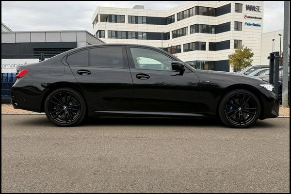 BMW 3-serie 320d xDrive M-SPORT ** ADAP. LED, NAVI+, HuD, ACC, M-REM, 19-inch LMV, H&K ** 1e EIG - UNFALLFREI - BMW GAR ** ** INFORMEER OOK NAAR ONZE AANTREKKELIJKE FINANCIAL-LEASE TARIEVEN **