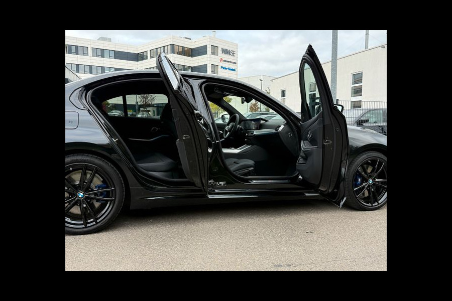 BMW 3-serie 320d xDrive M-SPORT ** ADAP. LED, NAVI+, HuD, ACC, M-REM, 19-inch LMV, H&K ** 1e EIG - UNFALLFREI - BMW GAR ** ** INFORMEER OOK NAAR ONZE AANTREKKELIJKE FINANCIAL-LEASE TARIEVEN **