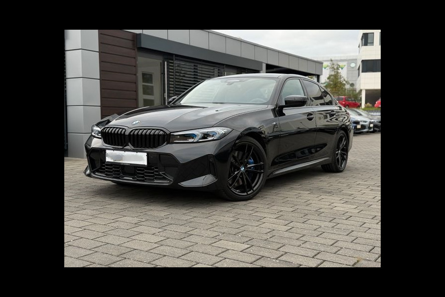 BMW 3-serie 320d xDrive M-SPORT ** ADAP. LED, NAVI+, HuD, ACC, M-REM, 19-inch LMV, H&K ** 1e EIG - UNFALLFREI - BMW GAR ** ** INFORMEER OOK NAAR ONZE AANTREKKELIJKE FINANCIAL-LEASE TARIEVEN **
