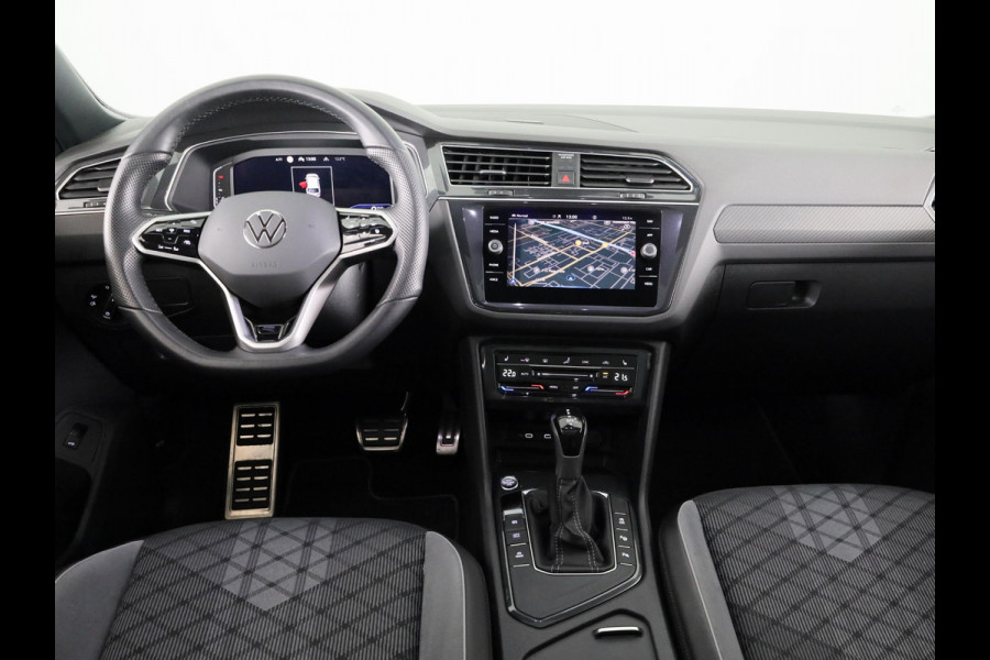 Volkswagen Tiguan 1.5 TSI R-Line Business 150 PK DSG | Navigatie | Panorama dak | Assistentie pakket | Black style | Winter pakket |