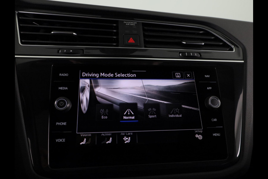 Volkswagen Tiguan 1.5 TSI R-Line Business 150 PK DSG | Navigatie | Panorama dak | Assistentie pakket | Black style | Winter pakket |