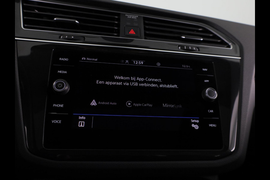 Volkswagen Tiguan 1.5 TSI R-Line Business 150 PK DSG | Navigatie | Panorama dak | Assistentie pakket | Black style | Winter pakket |