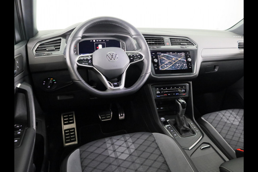 Volkswagen Tiguan 1.5 TSI R-Line Business 150 PK DSG | Navigatie | Panorama dak | Assistentie pakket | Black style | Winter pakket |