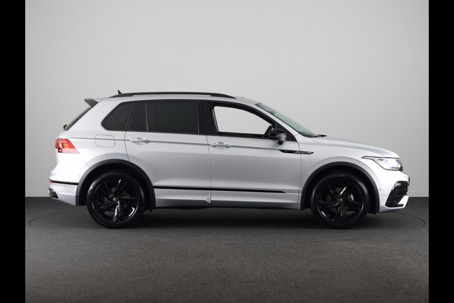 Volkswagen Tiguan 1.5 TSI R-Line Business 150 PK DSG | Navigatie | Panorama dak | Assistentie pakket | Black style | Winter pakket |