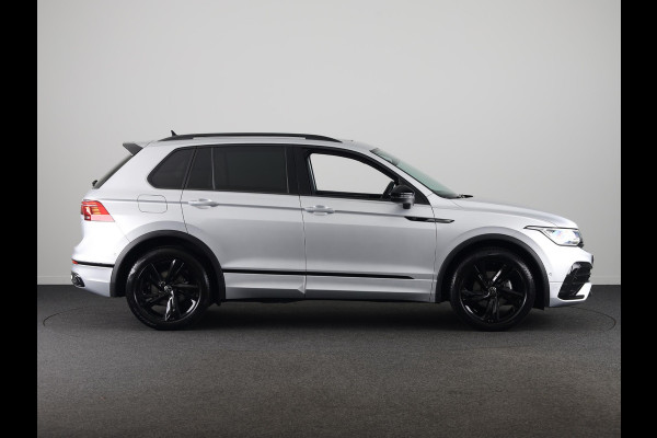 Volkswagen Tiguan 1.5 TSI R-Line Business 150 PK DSG | Navigatie | Panorama dak | Assistentie pakket | Black style | Winter pakket |