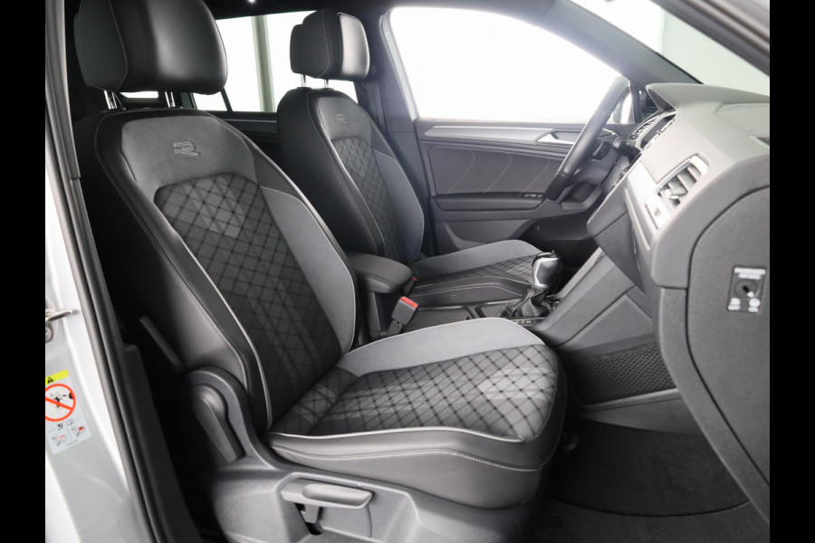 Volkswagen Tiguan 1.5 TSI R-Line Business 150 PK DSG | Navigatie | Panorama dak | Assistentie pakket | Black style | Winter pakket |