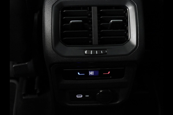 Volkswagen Tiguan 1.5 TSI R-Line Business 150 PK DSG | Navigatie | Panorama dak | Assistentie pakket | Black style | Winter pakket |