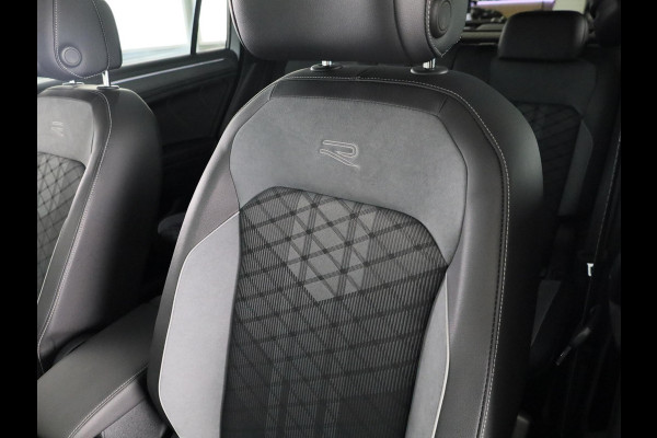 Volkswagen Tiguan 1.5 TSI R-Line Business 150 PK DSG | Navigatie | Panorama dak | Assistentie pakket | Black style | Winter pakket |