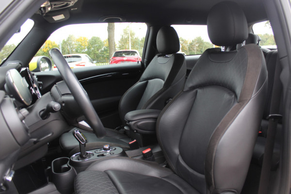 MINI Mini Electric Charged 33 kWh / SOH 95.1% / Camera / Head-up / Leder / Harman Kardon / Keyless / 17'' / CarPlay / Stoelverwarming / Matrix LED / DAB / Cruise Control