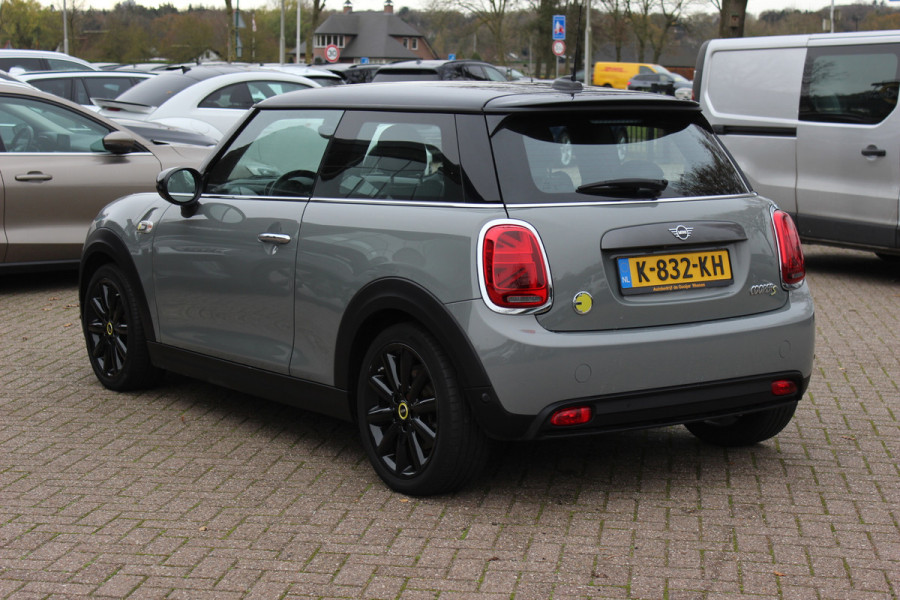 MINI Mini Electric Charged 33 kWh / SOH 95.1% / Camera / Head-up / Leder / Harman Kardon / Keyless / 17'' / CarPlay / Stoelverwarming / Matrix LED / DAB / Cruise Control