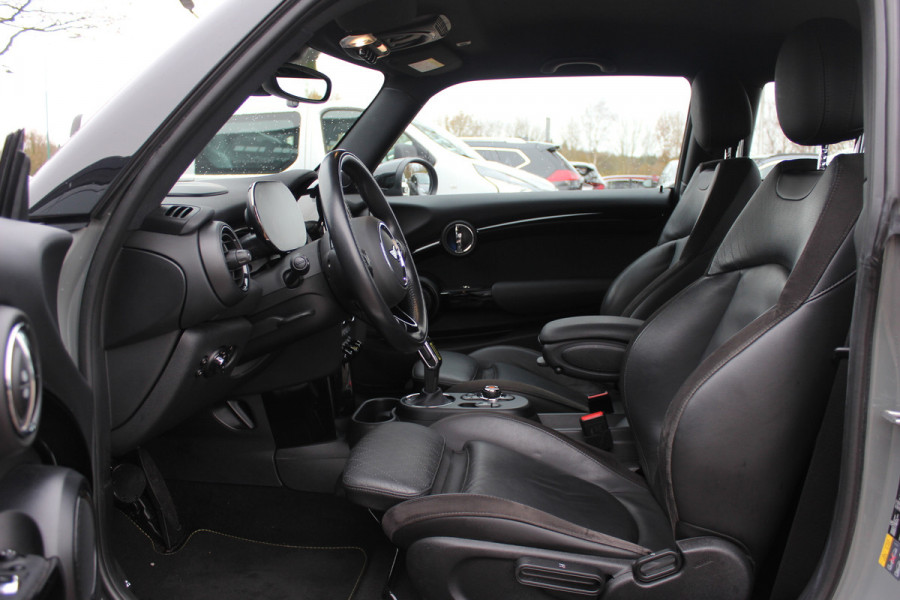 MINI Mini Electric Charged 33 kWh / SOH 95.1% / Camera / Head-up / Leder / Harman Kardon / Keyless / 17'' / CarPlay / Stoelverwarming / Matrix LED / DAB / Cruise Control