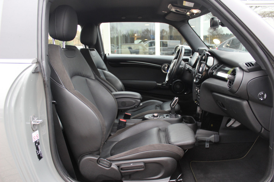 MINI Mini Electric Charged 33 kWh / SOH 95.1% / Camera / Head-up / Leder / Harman Kardon / Keyless / 17'' / CarPlay / Stoelverwarming / Matrix LED / DAB / Cruise Control