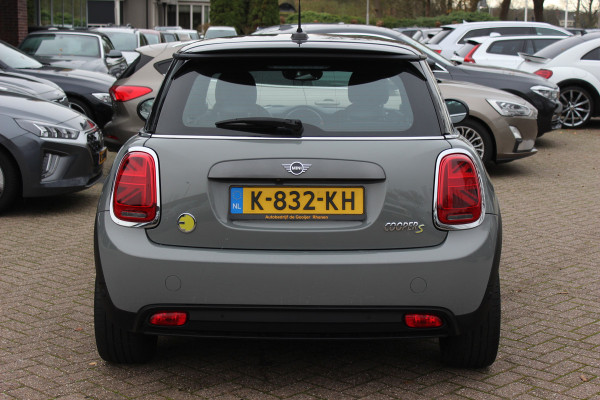 MINI Mini Electric Charged 33 kWh / SOH 95.1% / Camera / Head-up / Leder / Harman Kardon / Keyless / 17'' / CarPlay / Stoelverwarming / Matrix LED / DAB / Cruise Control