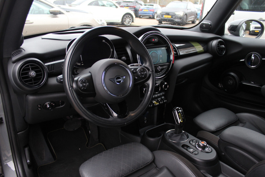 MINI Mini Electric Charged 33 kWh / SOH 95.1% / Camera / Head-up / Leder / Harman Kardon / Keyless / 17'' / CarPlay / Stoelverwarming / Matrix LED / DAB / Cruise Control